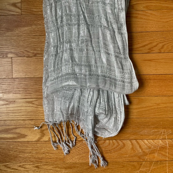 Beautiful silver Scarf Shawl - Picture 1 of 3